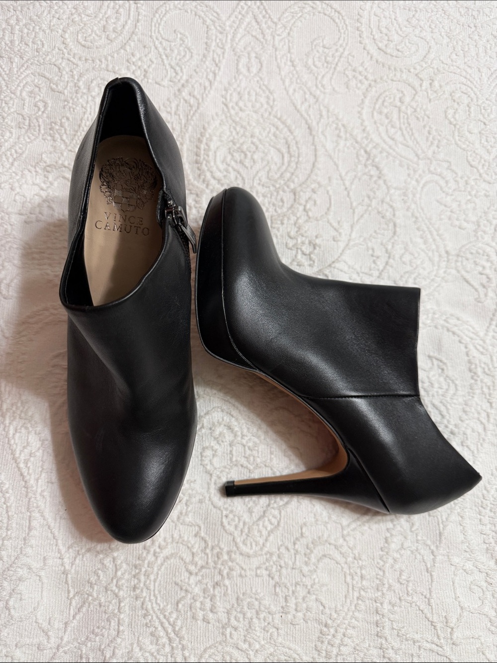 NWOT! Vince Camuto Black Leather Platform Stiletto Booties Size 8.5M